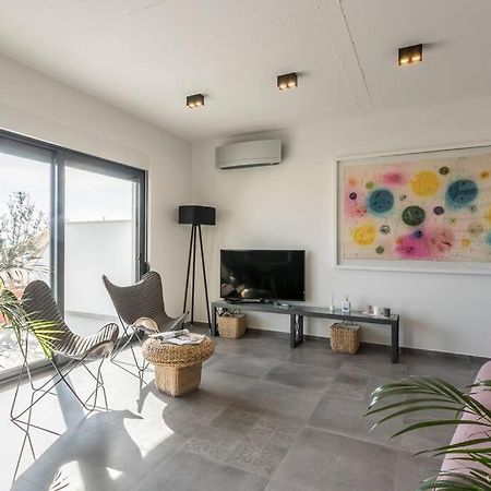 Holiday Home Lolina,Sea On A Palm! Heated Pool トロギール エクステリア 写真