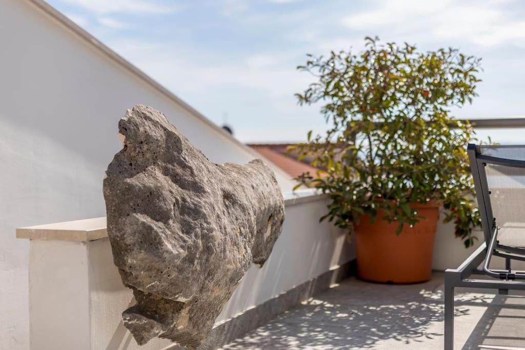Holiday Home Lolina,Sea On A Palm! Heated Pool トロギール エクステリア 写真