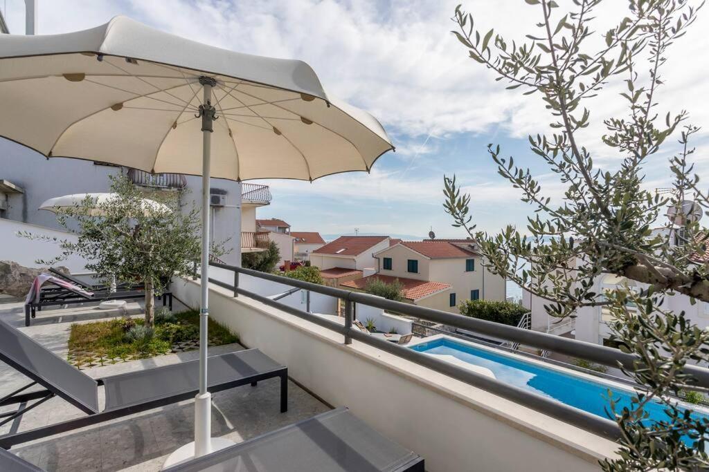 Holiday Home Lolina,Sea On A Palm! Heated Pool トロギール エクステリア 写真